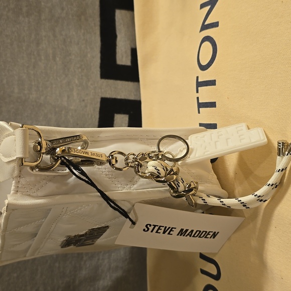 Steve Madden White Quilted Crossbody Bag NWT - Picture 3 of 7
